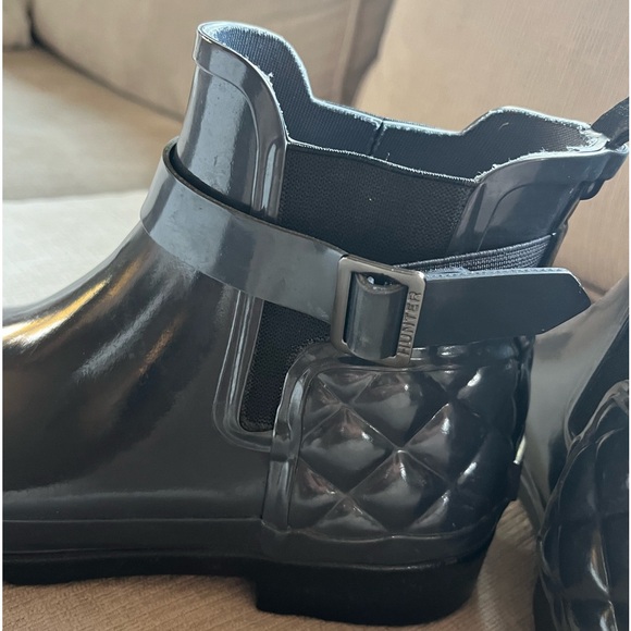 Hunter dark gray short ankle rain boots with adjustable side strap. Size 7 NWOT - Picture 5 of 7